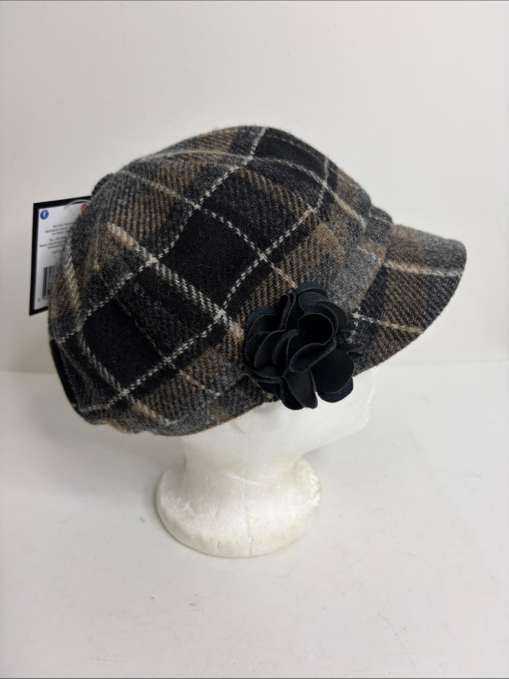 New Mucros Newsboy Cap Womens One Size Gray Beige Wool Plaid Hat Leather Flower